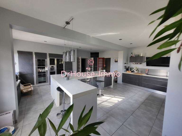 Villa Saint-Laurent-d'Arce - 6 chambres - 411m²