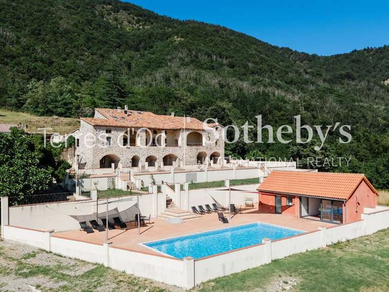 Maison Saint-Laurent-de-Cerdans - 7 chambres - 411m²