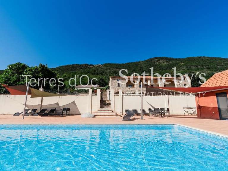 Maison Saint-Laurent-de-Cerdans - 7 chambres - 411m²