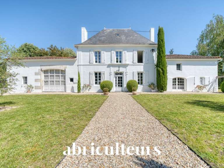 Maison Saint-Laurent-de-Cognac - 4 chambres - 270m²