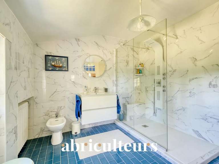 Maison Saint-Laurent-de-Cognac - 4 chambres - 270m²
