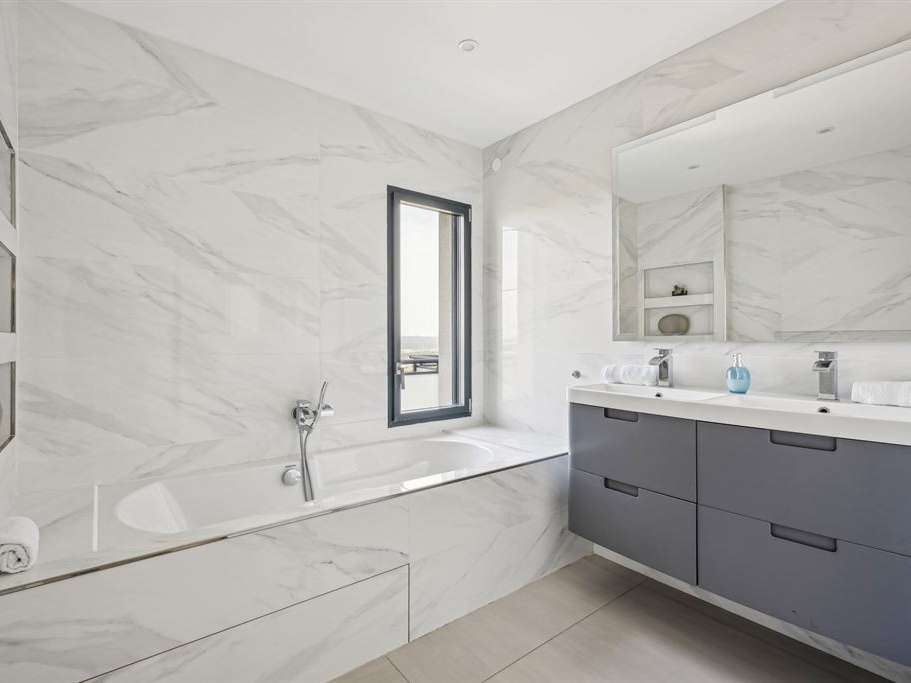 House Saint-Laurent-de-Mure