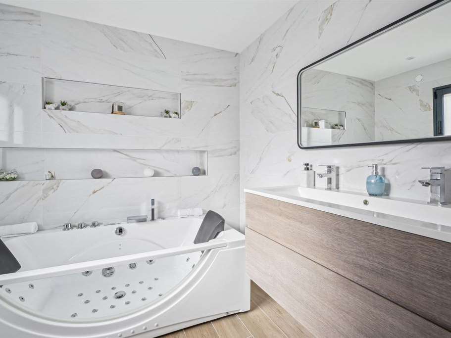 House Saint-Laurent-de-Mure