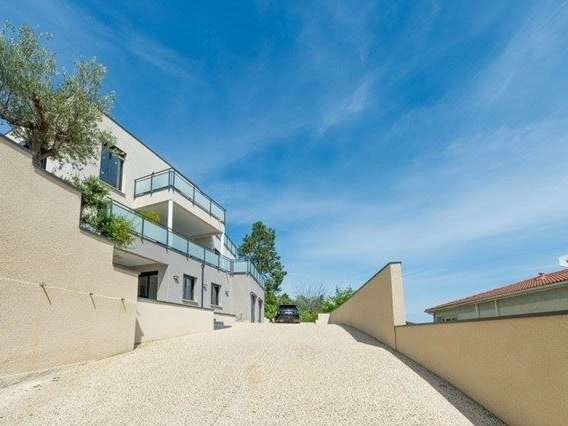 Maison Saint-Laurent-de-Mure - 5 chambres - 225m²