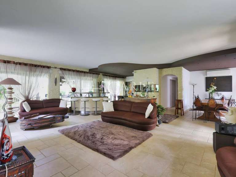 Propriété Saint-Laurent-de-Mure - 6 chambres - 440m²