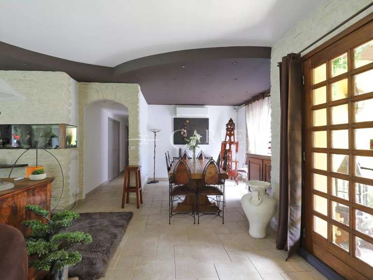 Propriété Saint-Laurent-de-Mure - 6 chambres - 440m²