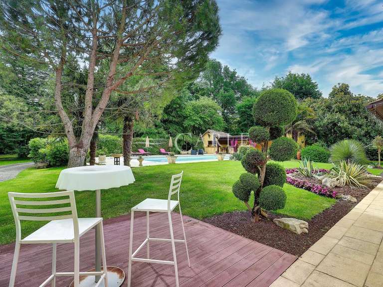 Propriété Saint-Laurent-de-Mure - 6 chambres - 440m²