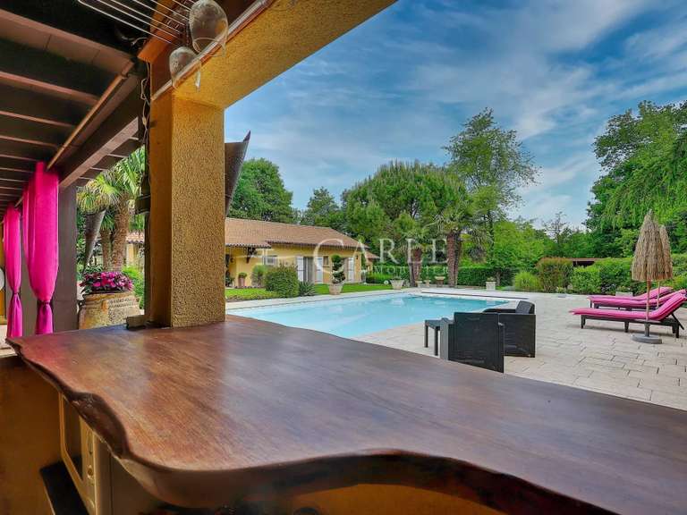 Propriété Saint-Laurent-de-Mure - 6 chambres - 440m²