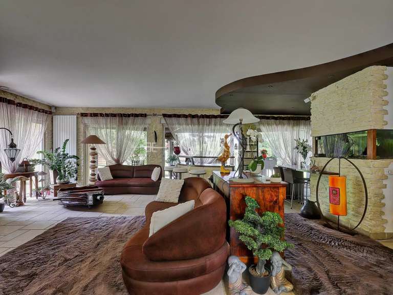 Propriété Saint-Laurent-de-Mure - 6 chambres - 440m²
