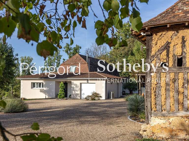 Maison Saint-Laurent-des-Hommes - 4 chambres - 265m²