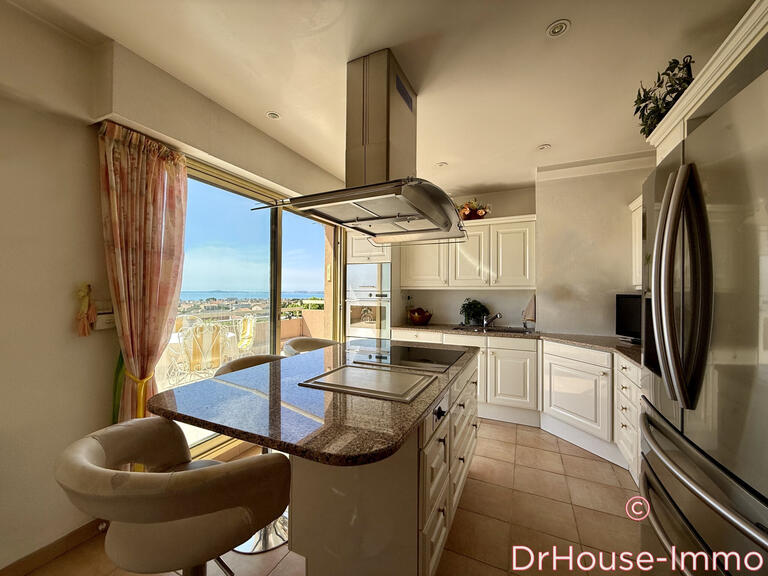Appartement Saint-Laurent-du-Var - 3 chambres - 129m²