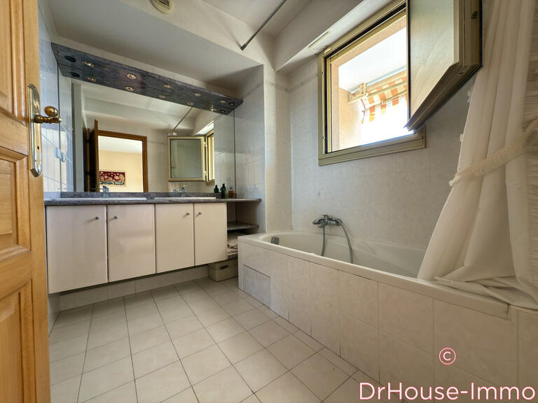Appartement Saint-Laurent-du-Var - 3 chambres - 129m²
