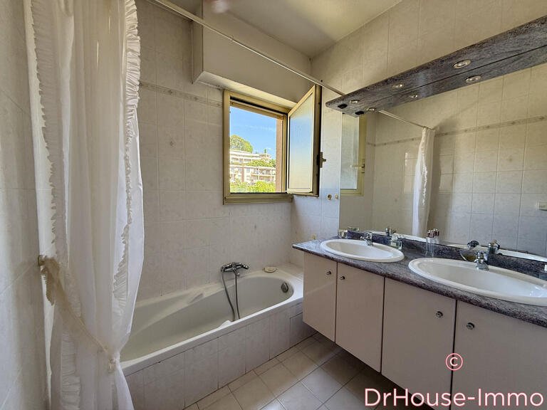 Appartement Saint-Laurent-du-Var - 3 chambres - 129m²