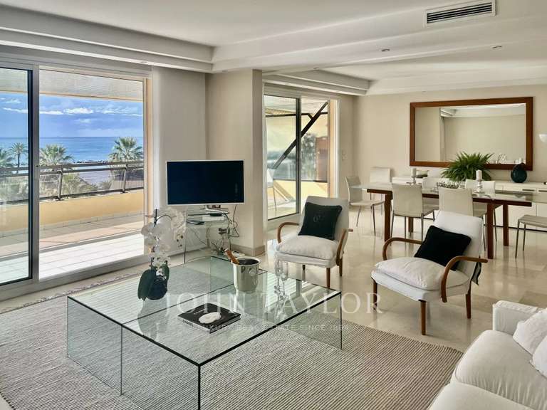 Appartement Saint-Laurent-du-Var - 3 chambres - 156m²