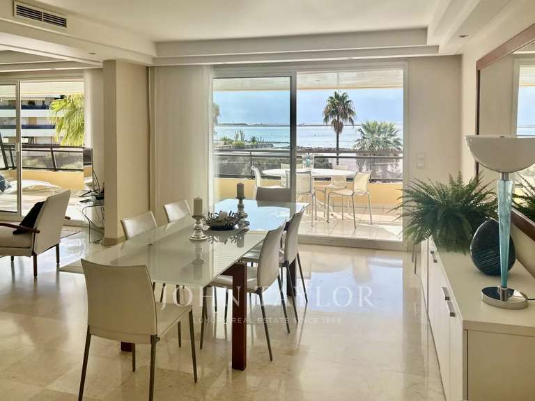 Appartement Saint-Laurent-du-Var - 3 chambres - 156m²