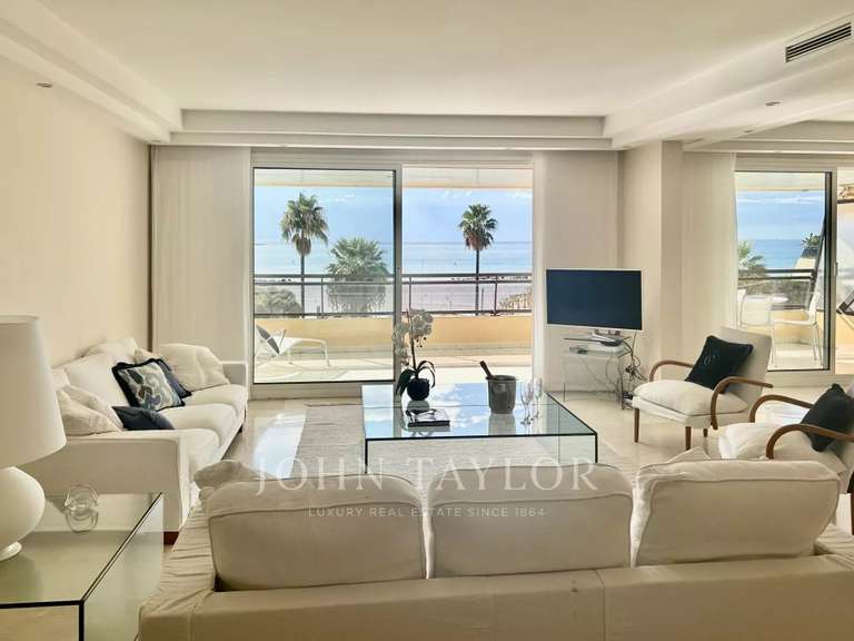 Apartment with Sea view Saint-Laurent-du-Var - 3 bedrooms - 156m²