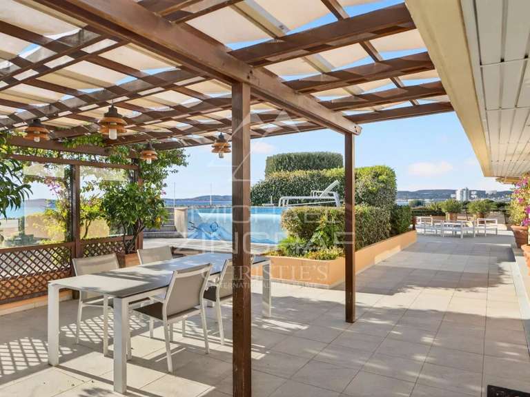 Appartement Saint-Laurent-du-Var - 4 chambres - 241m²