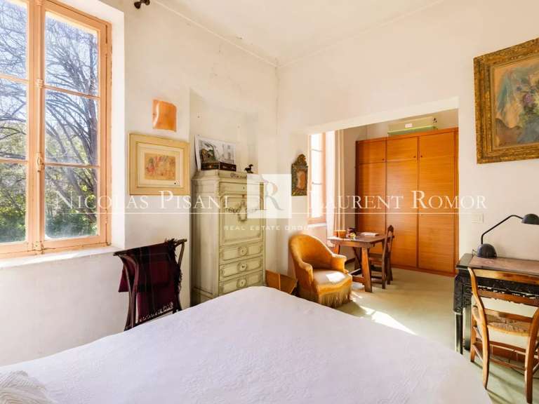 Maison Saint-Laurent-du-Var - 4 chambres - 184m²