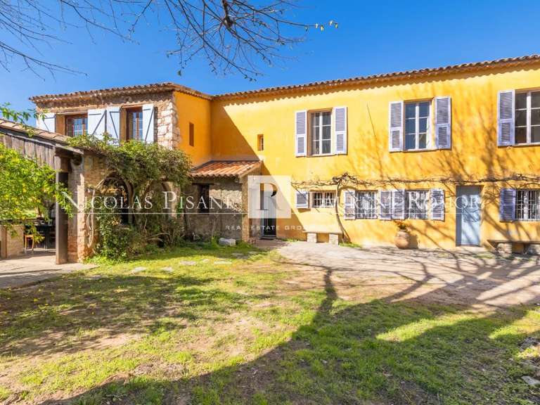 Maison Saint-Laurent-du-Var - 4 chambres - 184m²