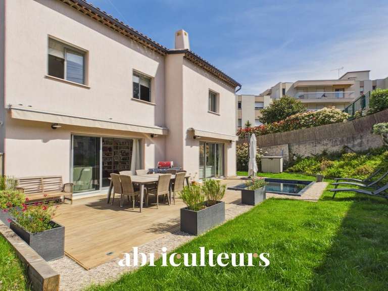 Maison Saint-Laurent-du-Var - 3 chambres - 117m²