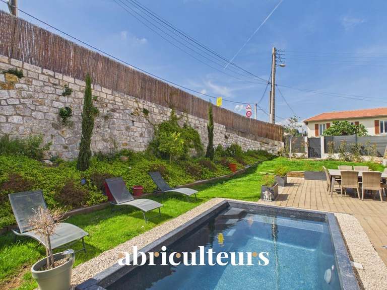 Maison Saint-Laurent-du-Var - 3 chambres - 117m²