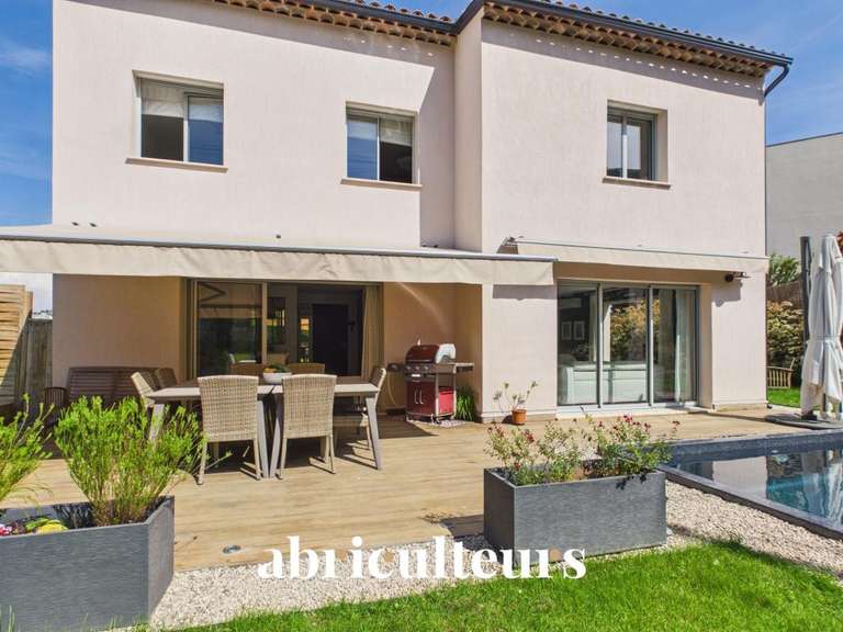 Maison Saint-Laurent-du-Var - 3 chambres - 117m²