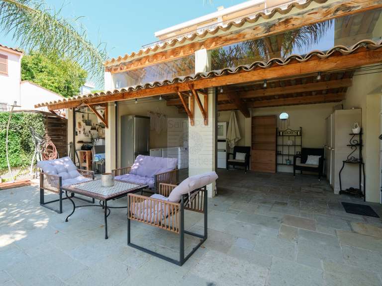 Maison Saint-Laurent-du-Var - 5 chambres - 156m²