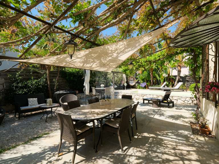 Maison Saint-Laurent-du-Var - 5 chambres - 156m²