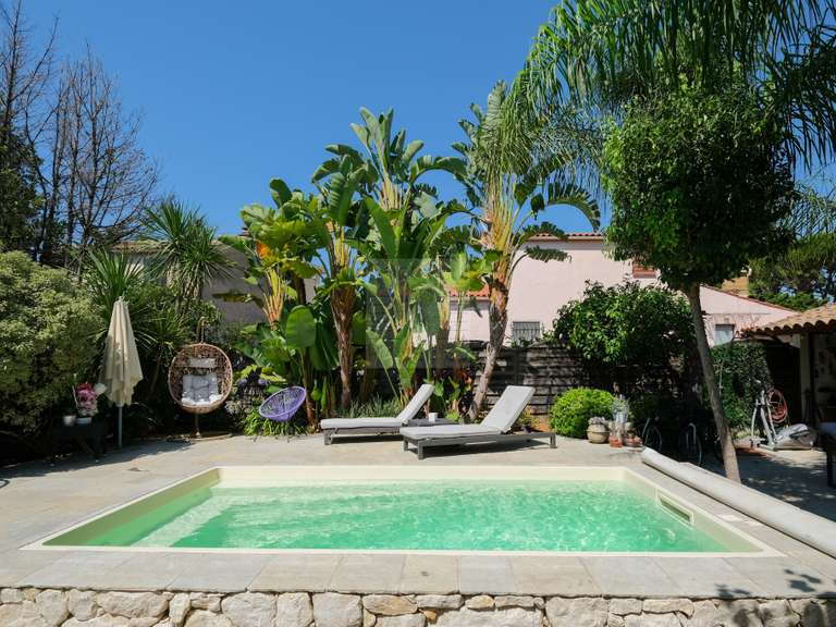Maison Saint-Laurent-du-Var - 5 chambres - 156m²