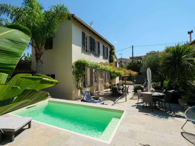 Maison Saint-Laurent-du-Var - 5 chambres - 156m²