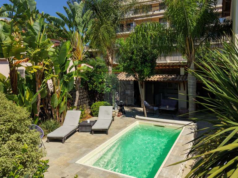 Maison Saint-Laurent-du-Var - 5 chambres - 156m²