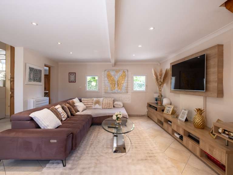 Maison Saint-Laurent-du-Var - 5 chambres - 156m²