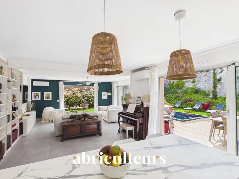 Maison Saint-Laurent-du-Var - 3 chambres - 120m²