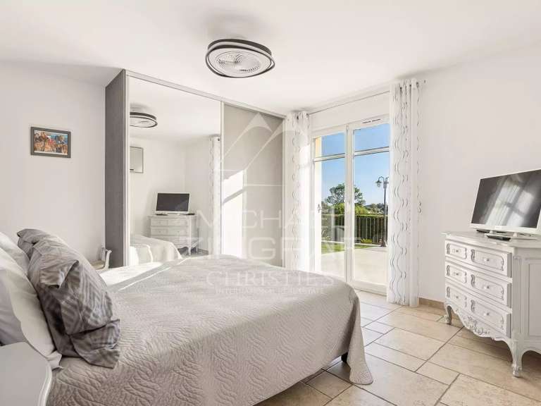 Villa Saint-Laurent-du-Var - 3 bedrooms - 130m²