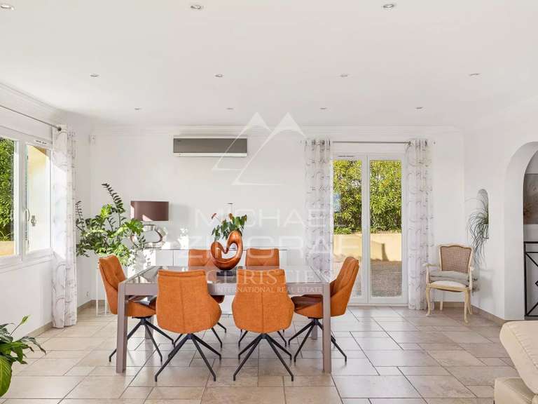 Villa Saint-Laurent-du-Var - 3 bedrooms - 130m²