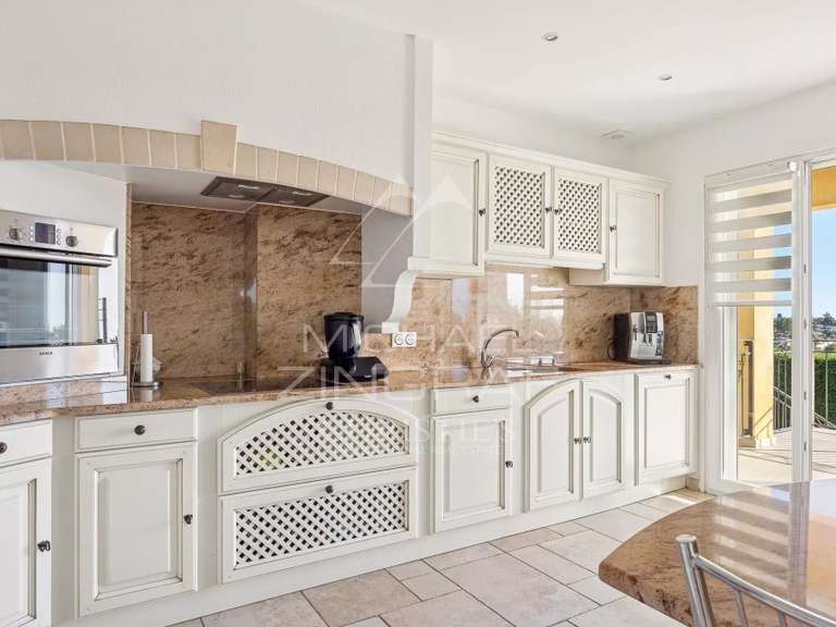 Villa Saint-Laurent-du-Var - 3 bedrooms - 130m²