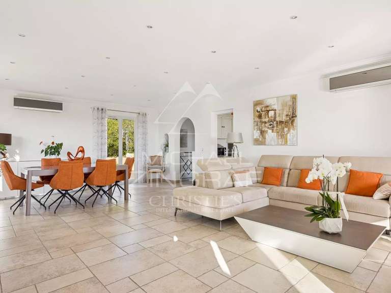 Villa Saint-Laurent-du-Var - 3 bedrooms - 130m²