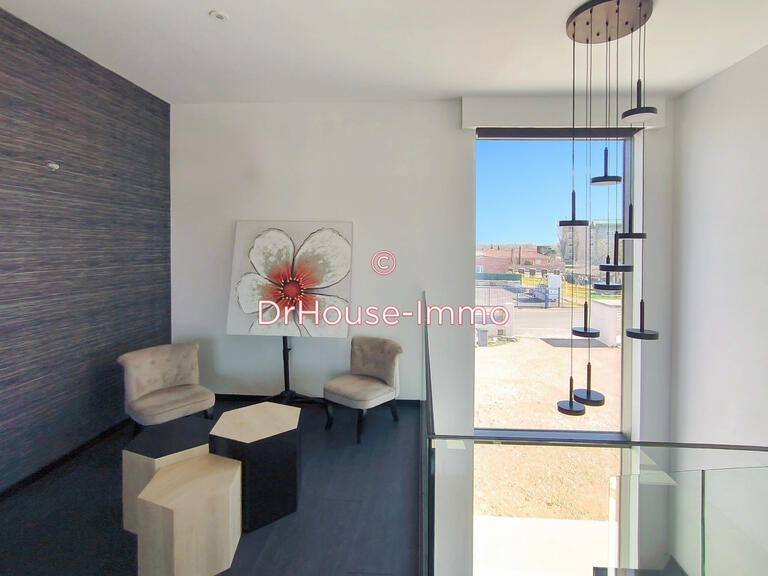Villa Saint-Laurent-sur-Saône - 5 bedrooms - 242m²