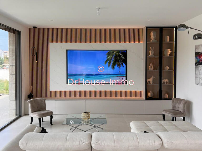 Villa Saint-Laurent-sur-Saône - 5 bedrooms - 242m²