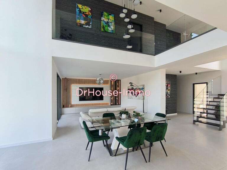 Villa Saint-Laurent-sur-Saône - 5 bedrooms - 242m²