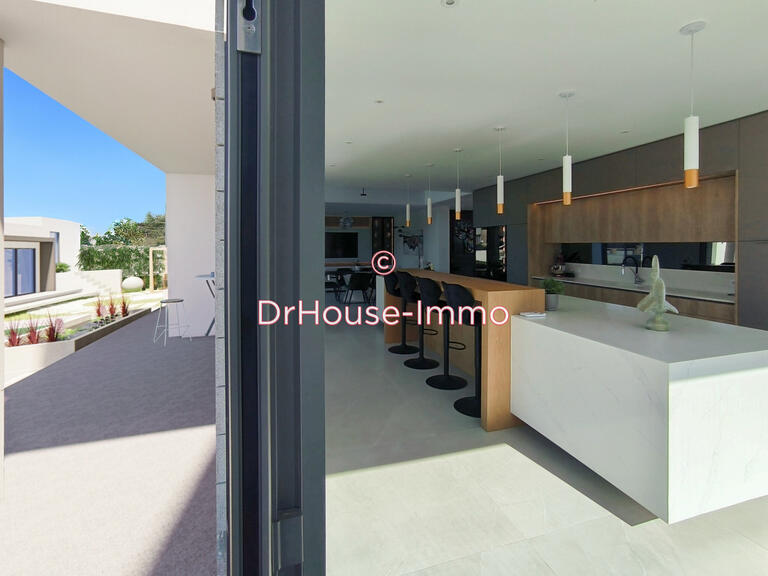 Villa Saint-Laurent-sur-Saône - 5 bedrooms - 242m²