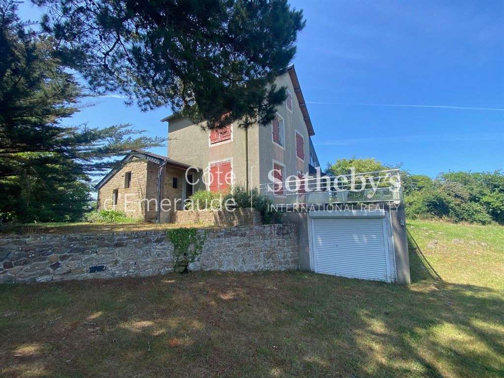 House Saint-Lunaire