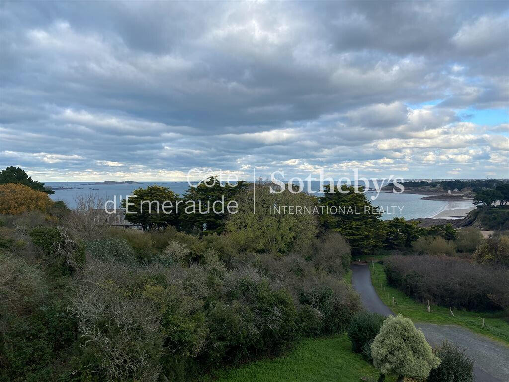 House Saint-Lunaire