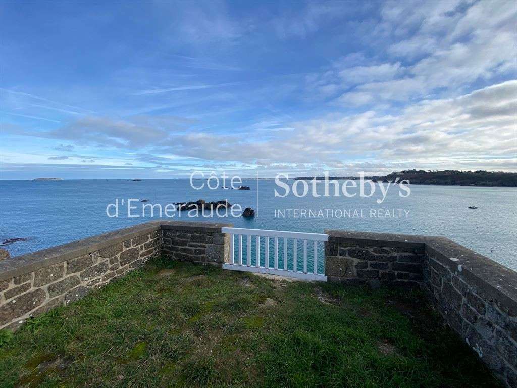 House Saint-Lunaire