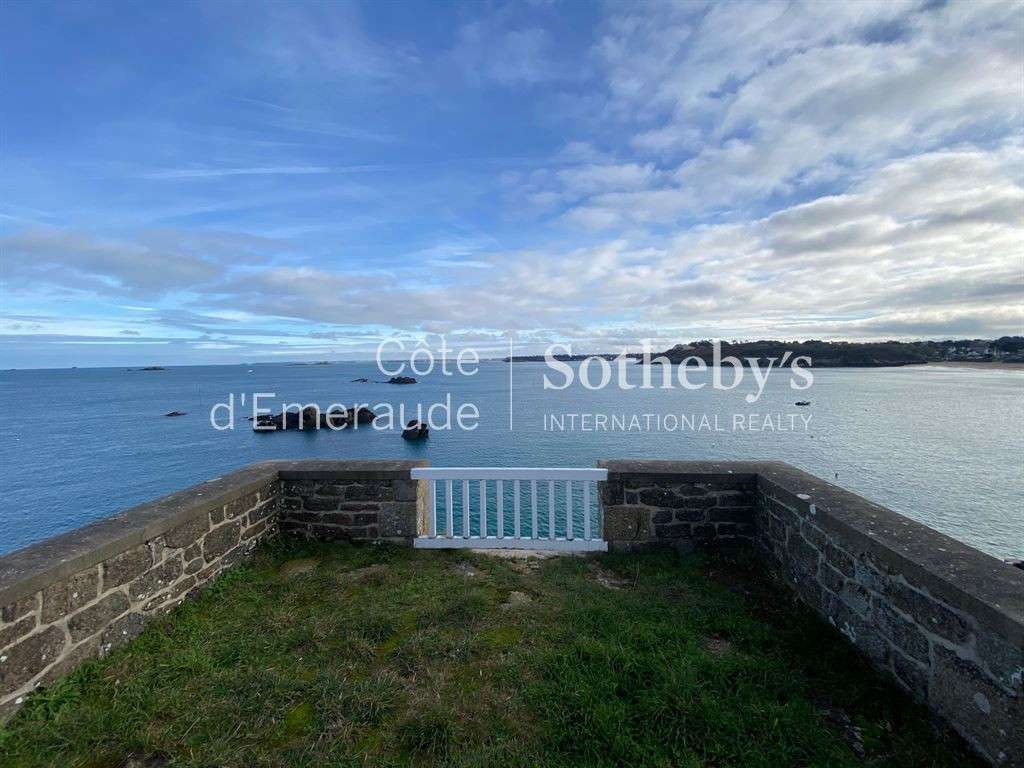 House Saint-Lunaire