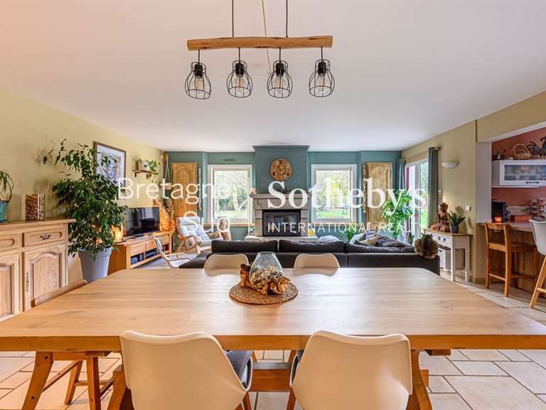 House Saint-Lyphard - 5 bedrooms - 304m²