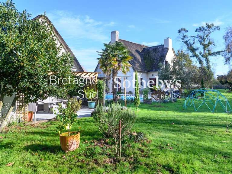 House Saint-Lyphard - 5 bedrooms - 304m²