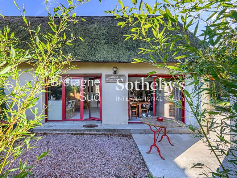 House Saint-Lyphard - 5 bedrooms - 304m²