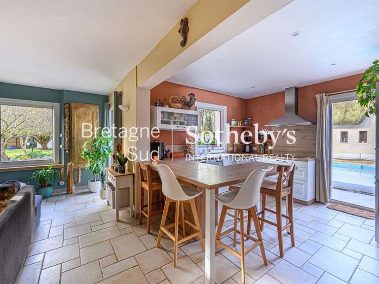 House Saint-Lyphard - 5 bedrooms - 304m²