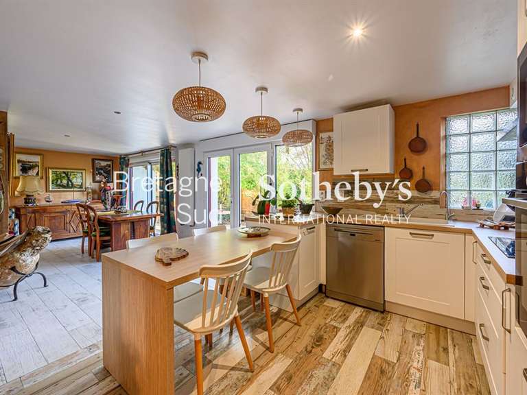 House Saint-Lyphard - 5 bedrooms - 304m²